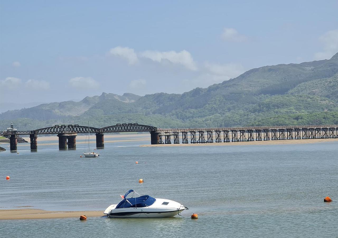 Luxury 4 Bedroom Seaside Apartment - Glan Y Werydd House Barmouth Esterno foto